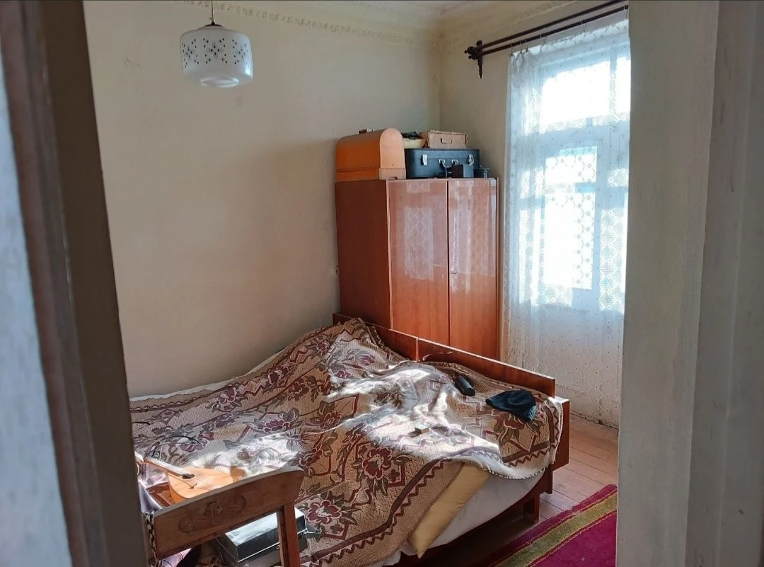 For Sale: 3-bedroom Stalinist apartment in the city center, Kovlechya Street
