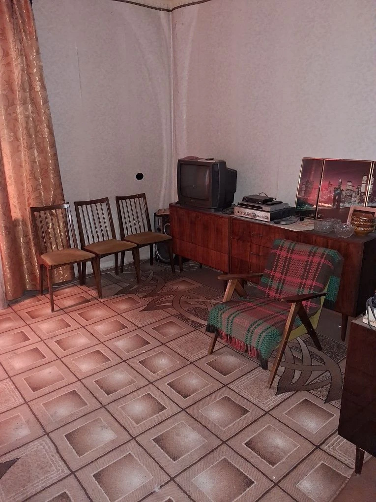 For Sale: 3-bedroom Stalinist apartment in the city center, Kovlechya Street