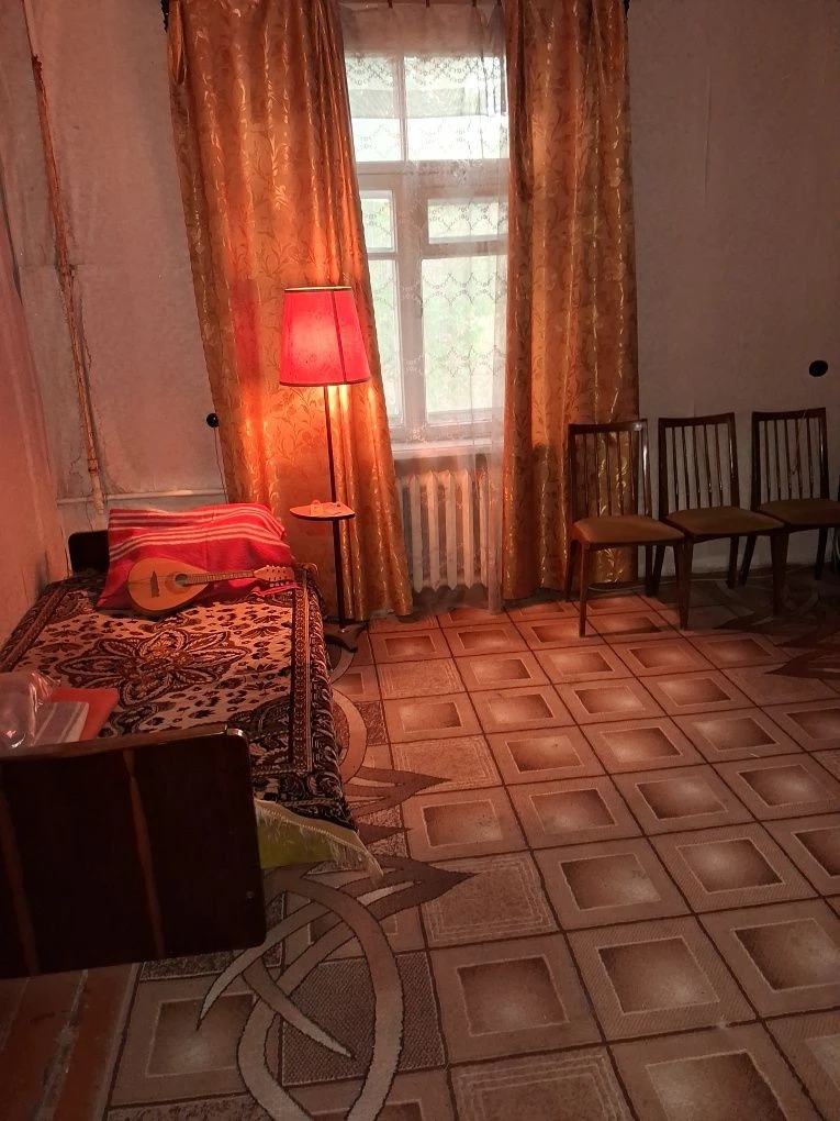 For Sale: 3-bedroom Stalinist apartment in the city center, Kovlechya Street
