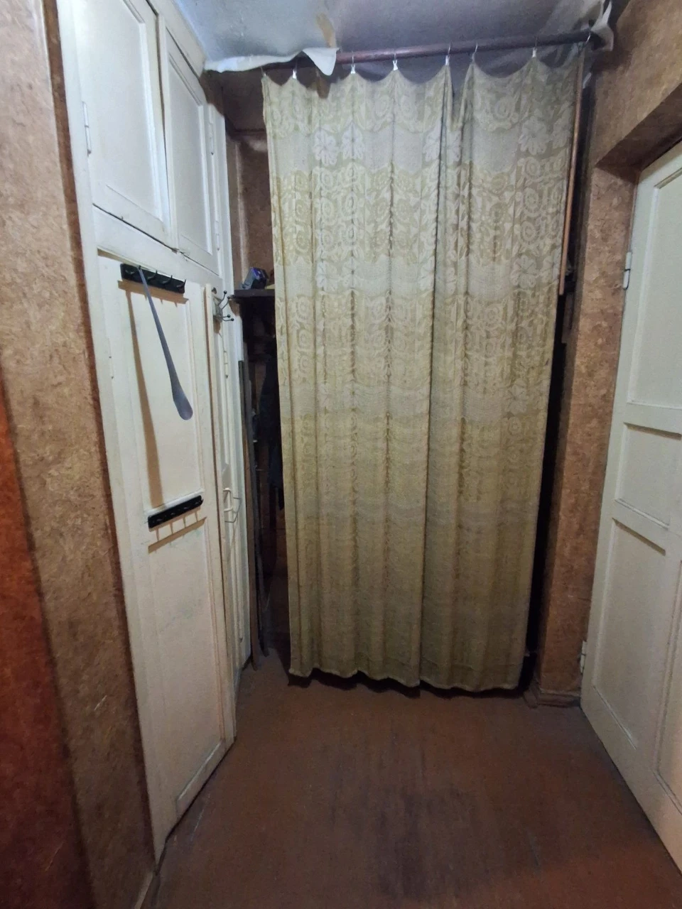 For Sale: 3-bedroom Stalinist apartment in the city center, Kovlechya Street