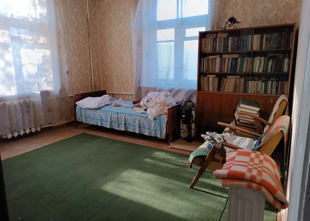 For Sale: 3-bedroom Stalinist apartment in the city center, Kovlechya Street