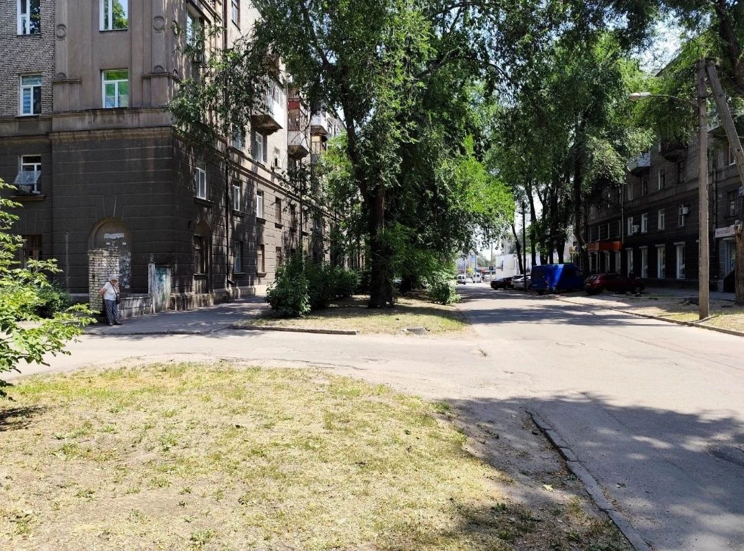 For Sale: 3-bedroom Stalinist apartment in the city center, Kovlechya Street