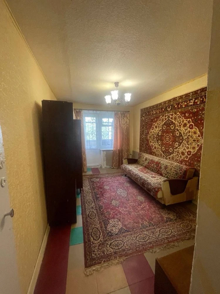 Продажа 3 комнатной квартиры с раздельными комнатами, в кирп