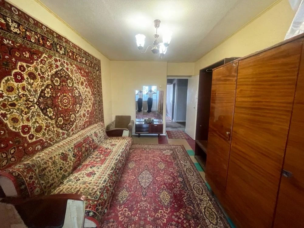Продажа 3 комнатной квартиры с раздельными комнатами, в кирп