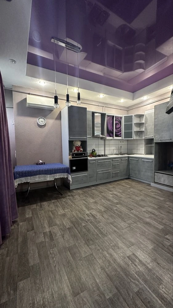 Sale of 2-room apartment in a Stalinist building, near the center, Kam'yanskoe.