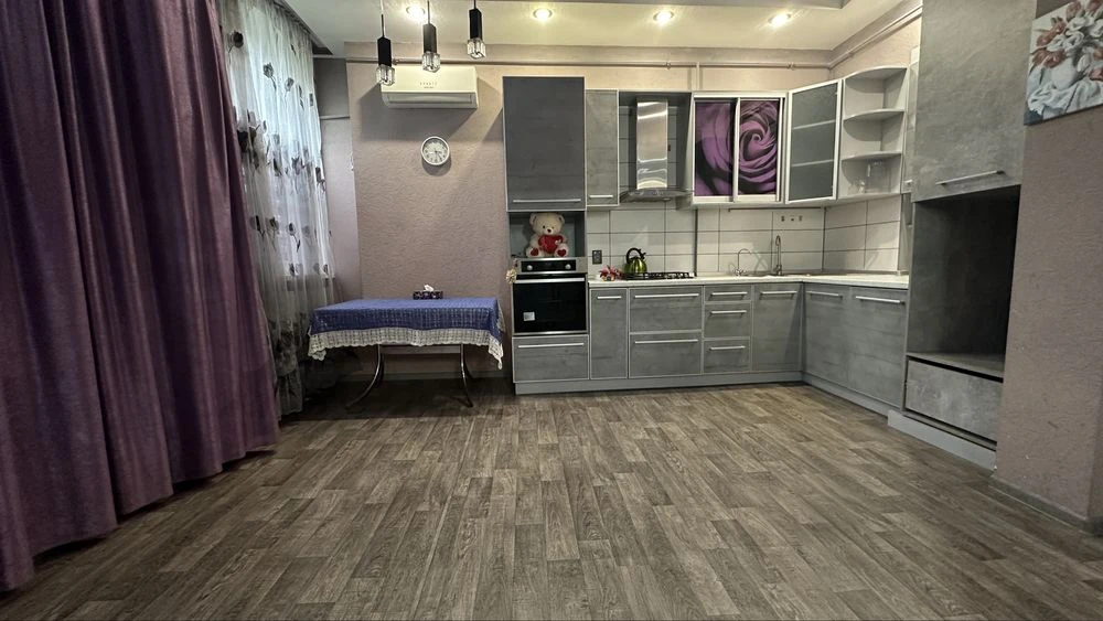 Sale of 2-room apartment in a Stalinist building, near the center, Kam'yanskoe.
