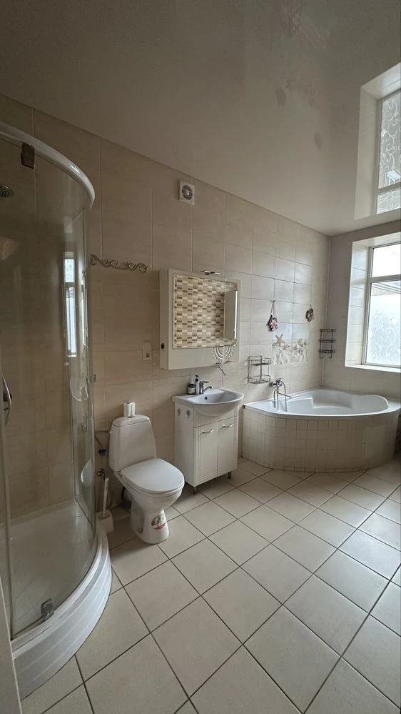 Sale of 2-room apartment in a Stalinist building, near the center, Kam'yanskoe.
