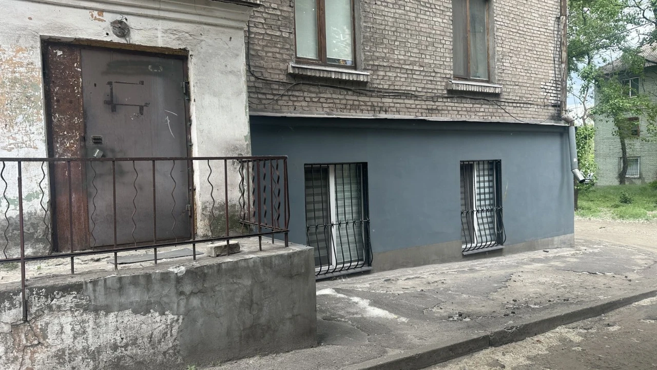 Sale of 2-room apartment, basement floor. NEGOTIABLE!