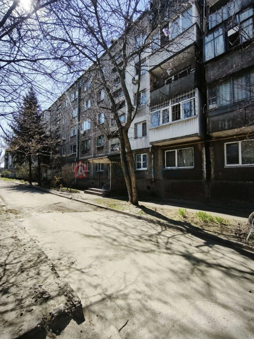 Продається 2-кімнатна квартира під ремонт
