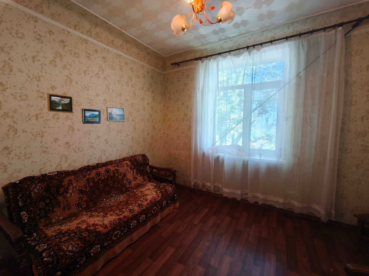 Продається двокімнатна квартира на правому березі