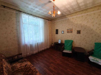 Продається двокімнатна квартира на правому березі