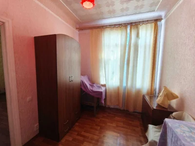 Продається двокімнатна квартира на правому березі