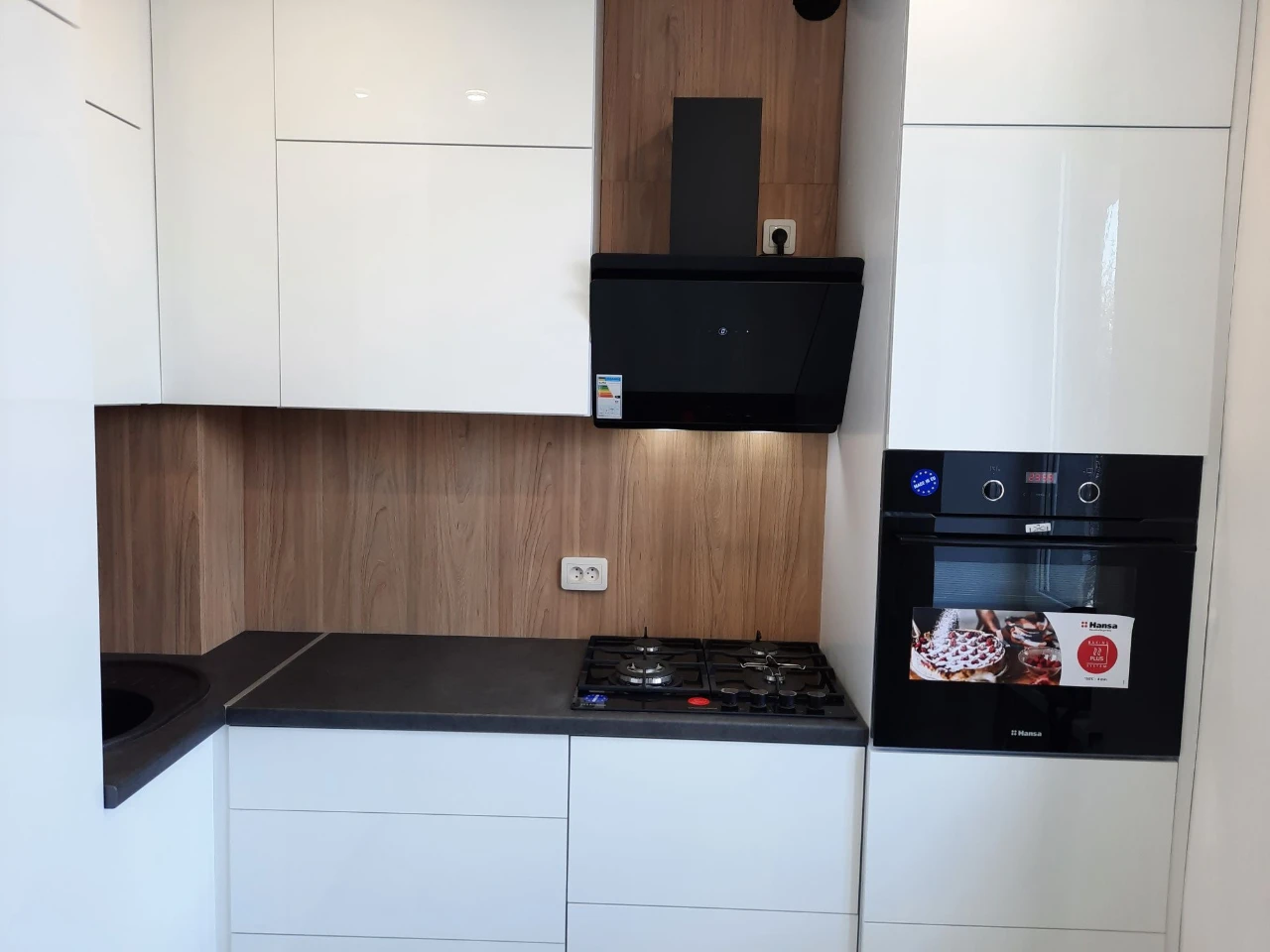 Selling 2-room apartment according to Certificate, Central location with a beautiful square view