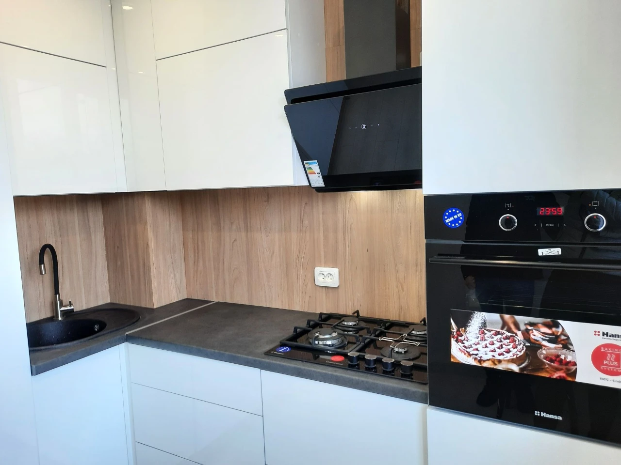 Selling 2-room apartment according to Certificate, Central location with a beautiful square view