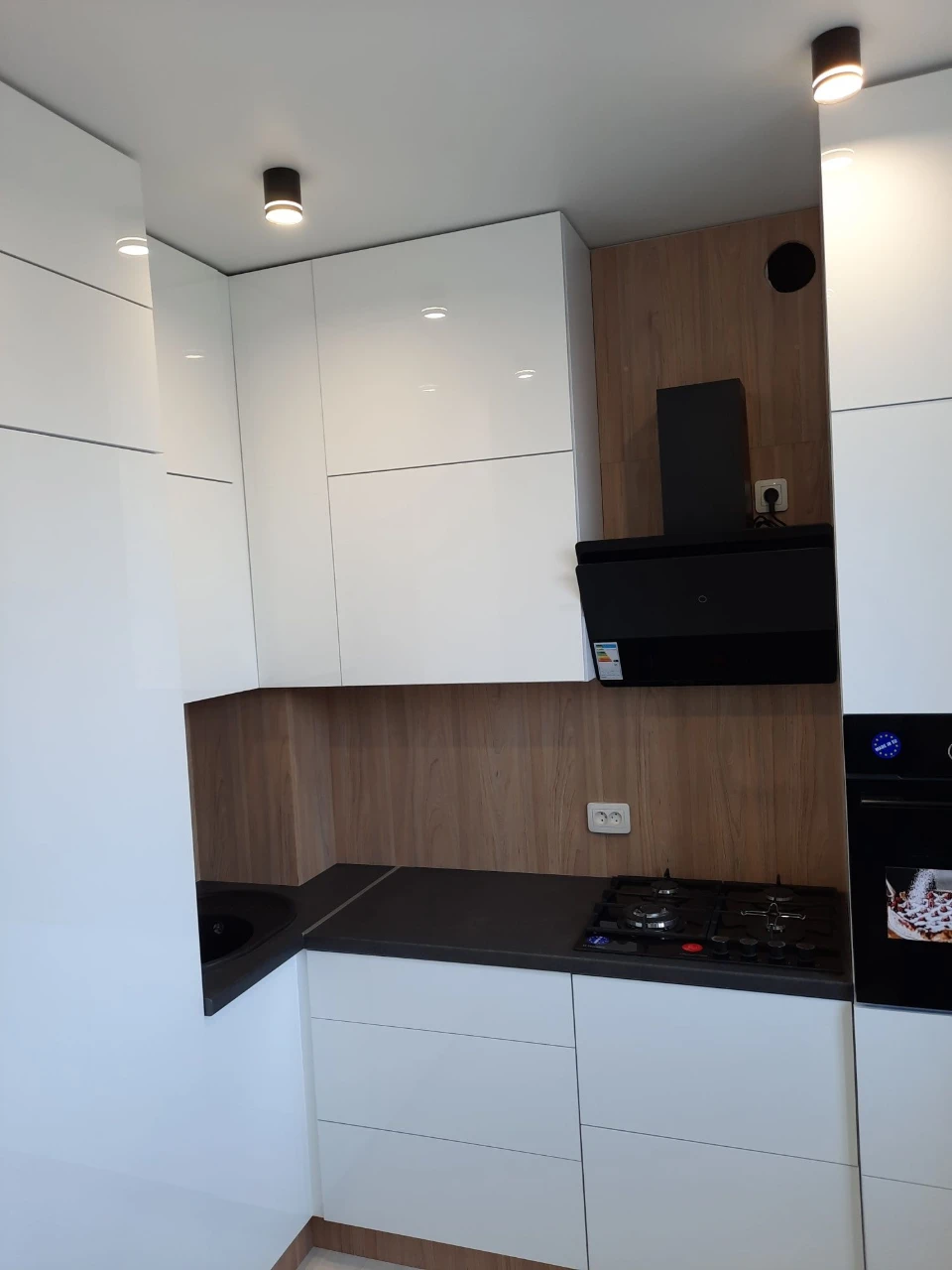 Selling 2-room apartment according to Certificate, Central location with a beautiful square view