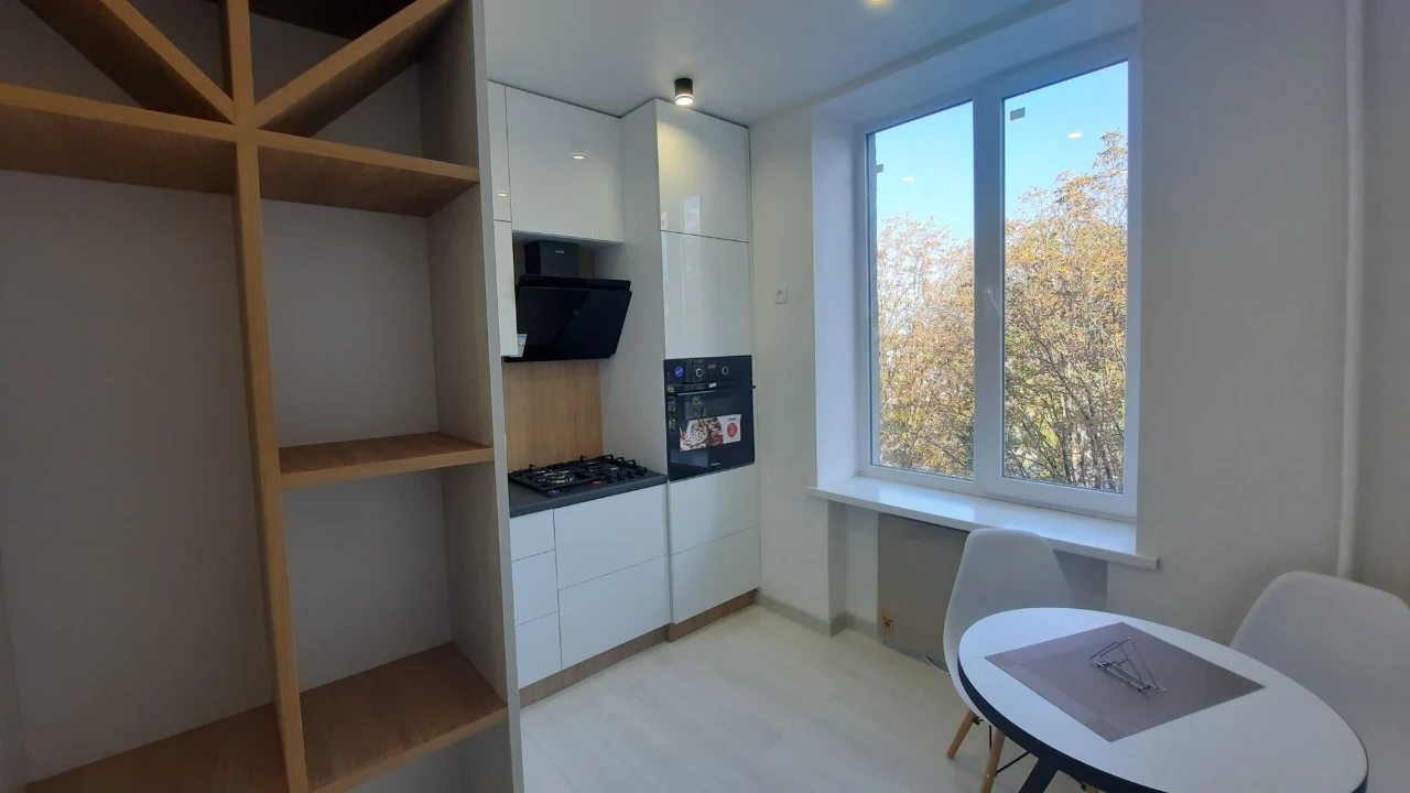 Selling 2-room apartment according to Certificate, Central location with a beautiful square view