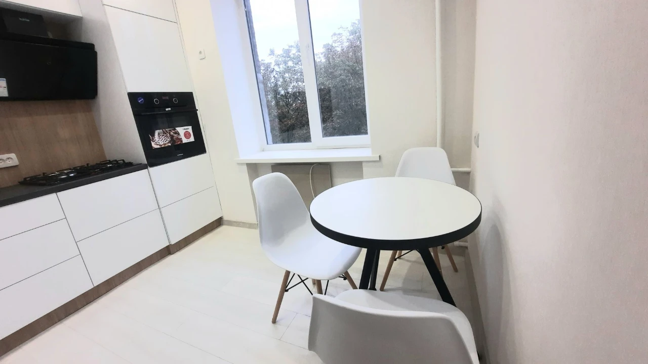 Selling 2-room apartment according to Certificate, Central location with a beautiful square view