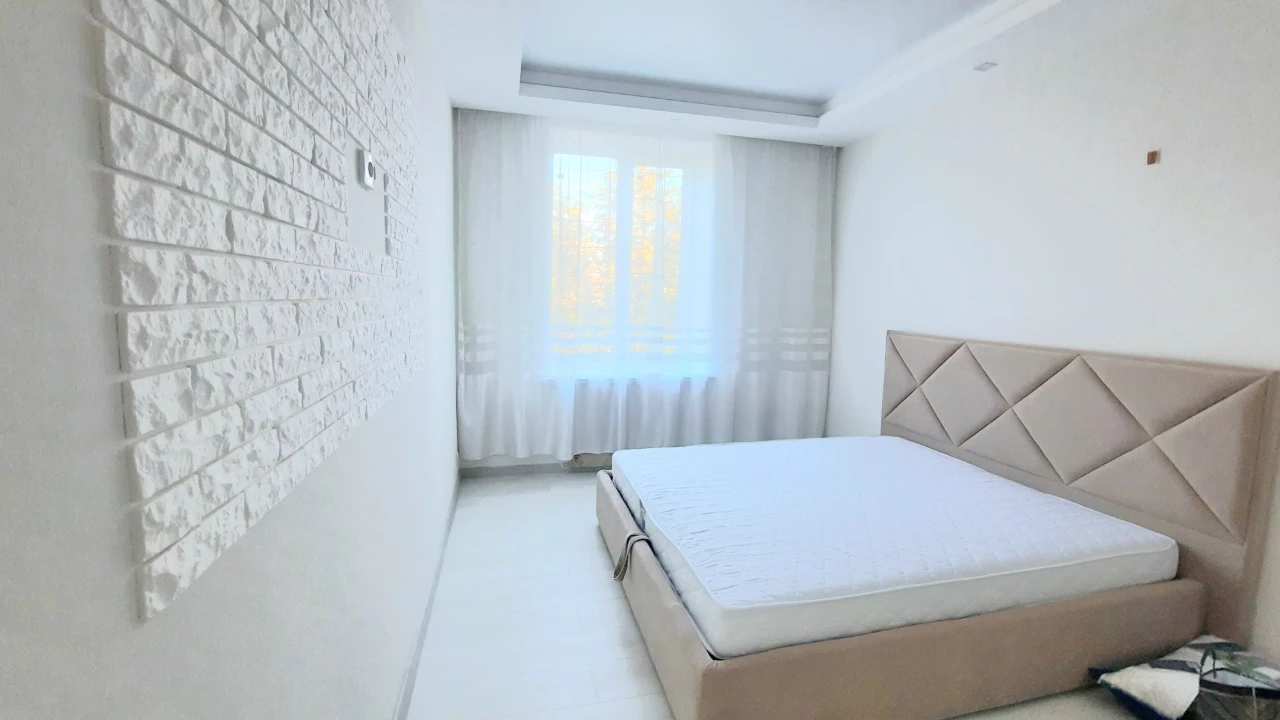 Selling 2-room apartment according to Certificate, Central location with a beautiful square view