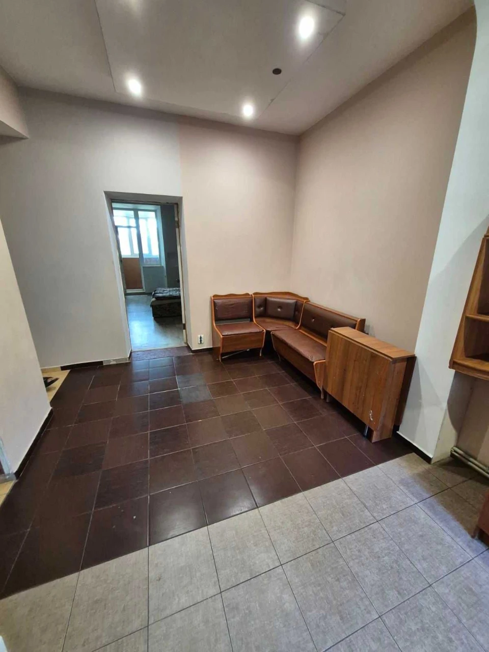 For sale 2-room apartment with GAS/OHEAT in the center