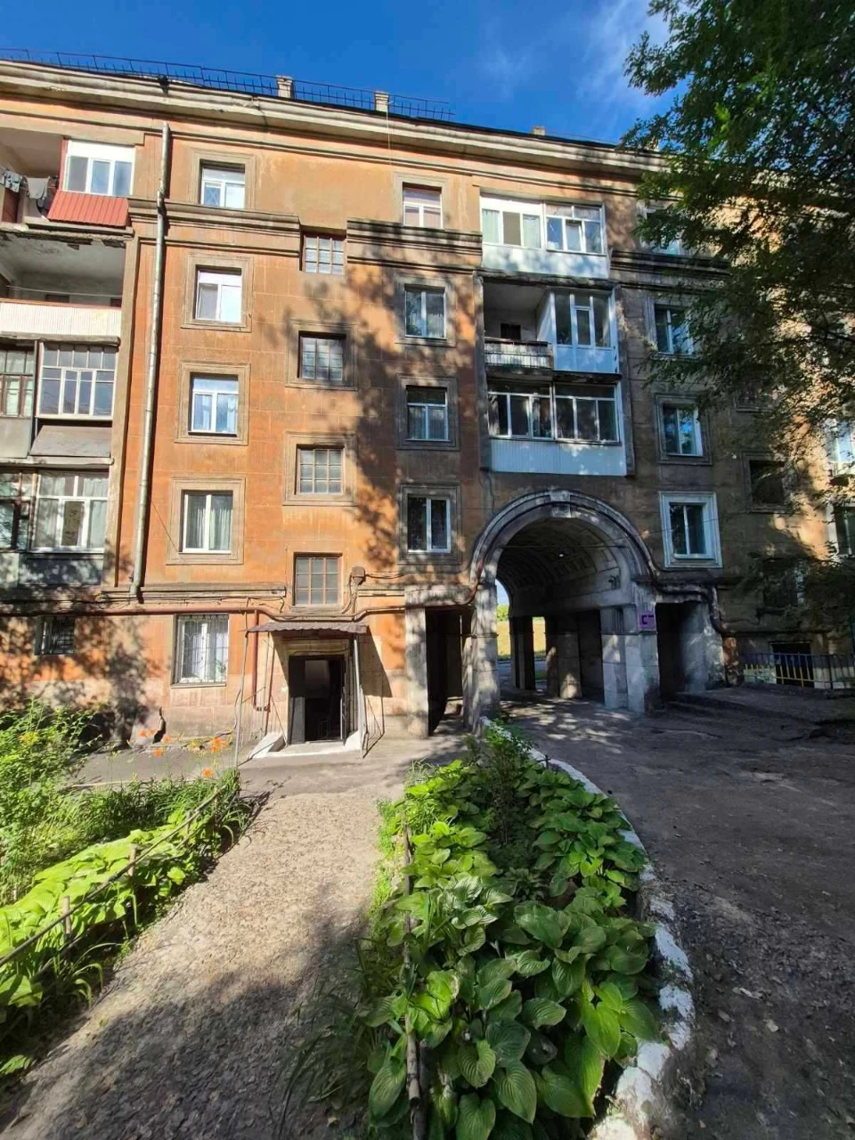 For sale 2-room apartment with GAS/OHEAT in the center