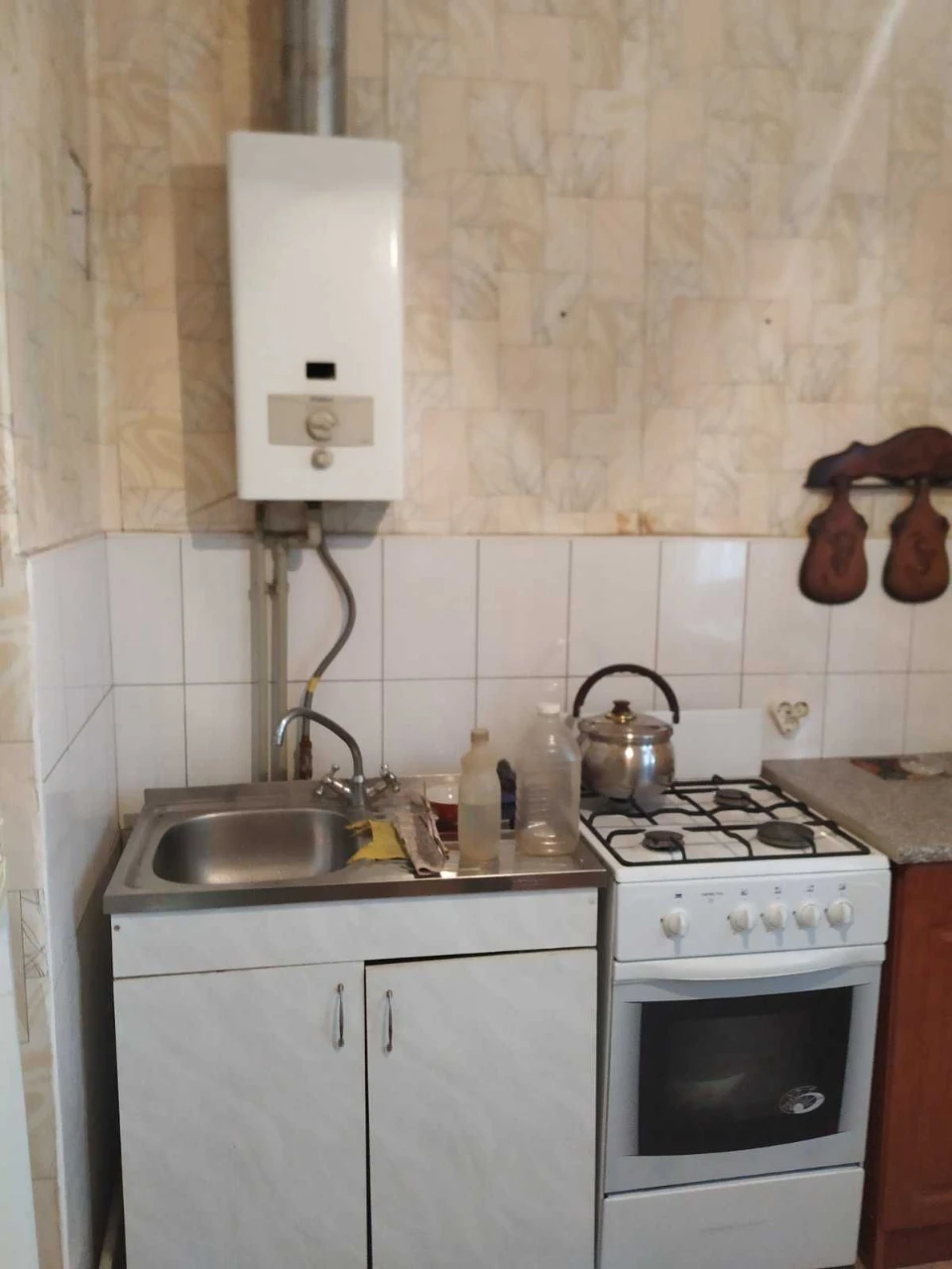 FOR SALE: Fully furnished 2-room apartment in a courtyard, B. Khmelnytsky Street (A)
