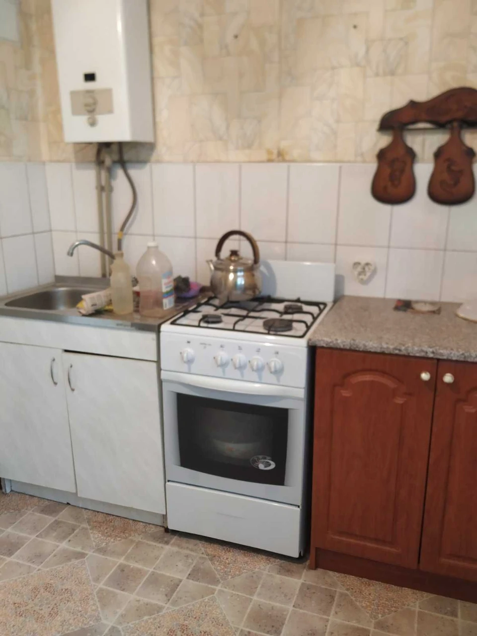 FOR SALE: Fully furnished 2-room apartment in a courtyard, B. Khmelnytsky Street (A)