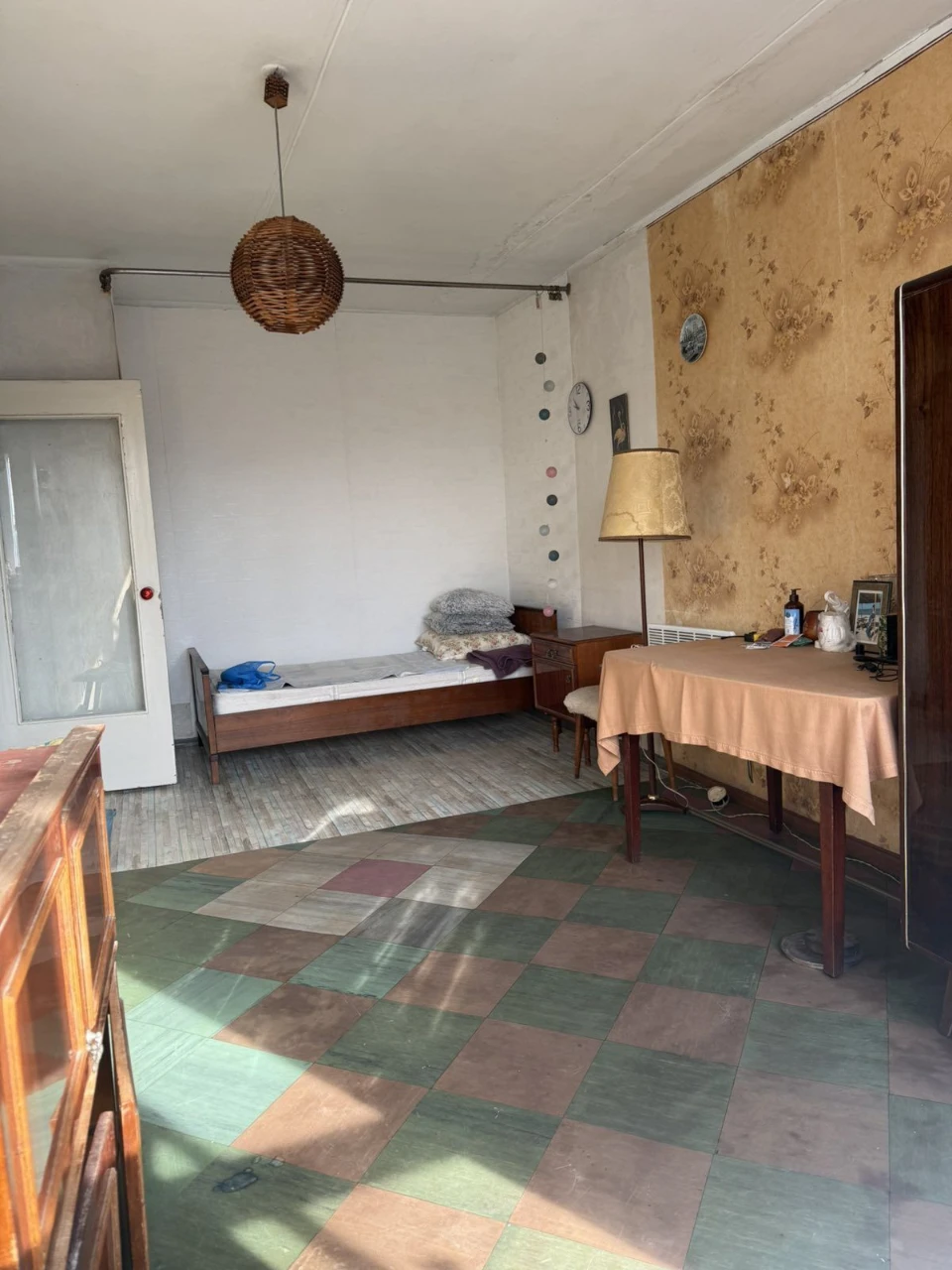 For Sale: Three-Room Apartment on Malofeyeva Street