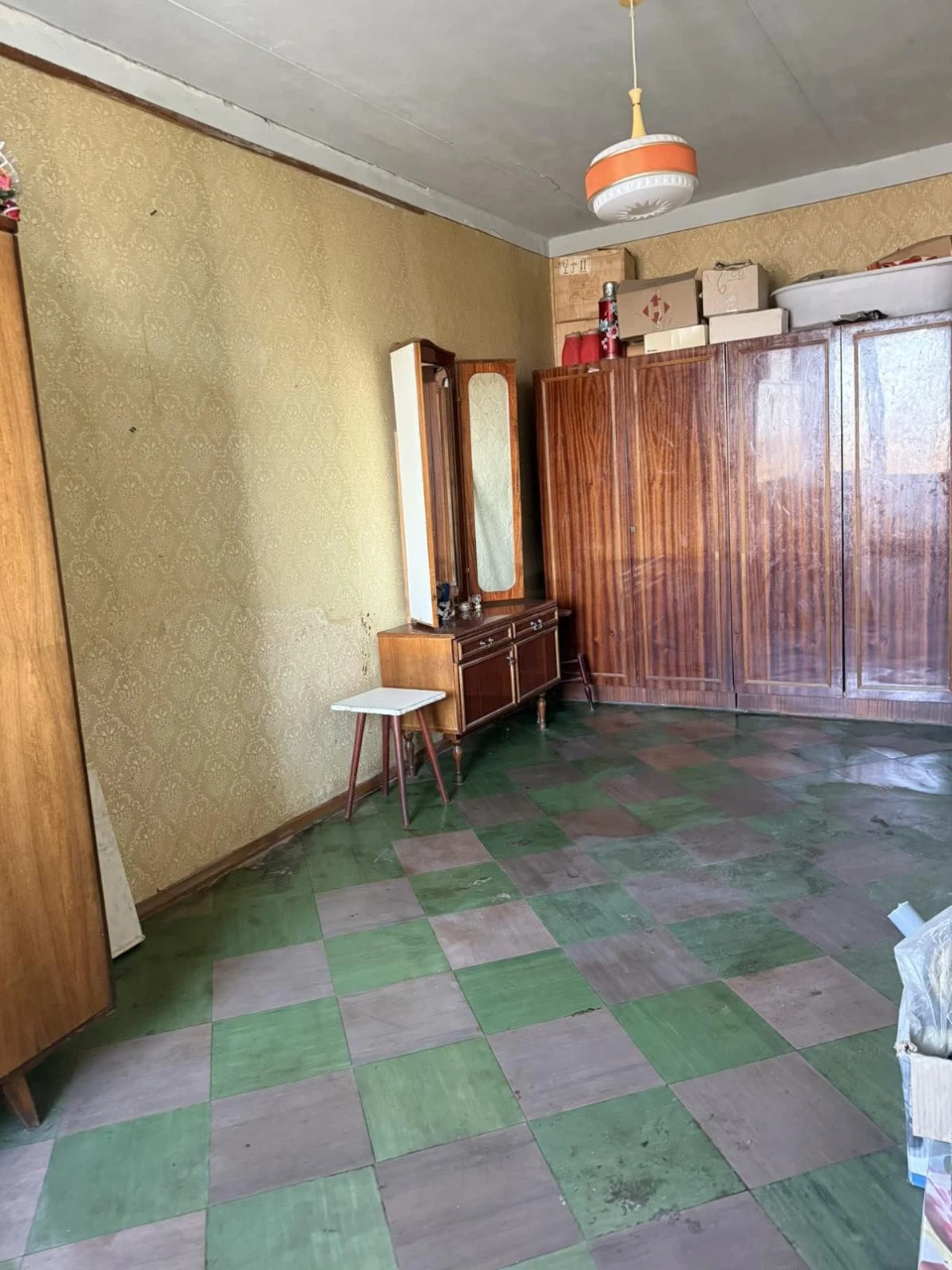 For Sale: Three-Room Apartment on Malofeyeva Street