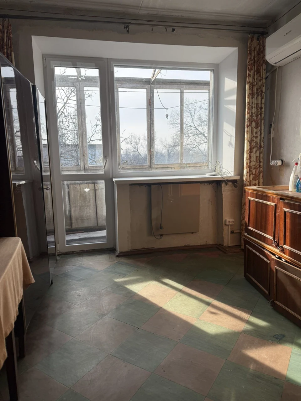 For Sale: Three-Room Apartment on Malofeyeva Street