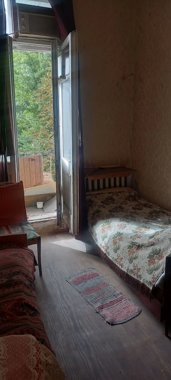 Продам 2ух.к.кв 2/3  Сталинка ул.Калеусовская.