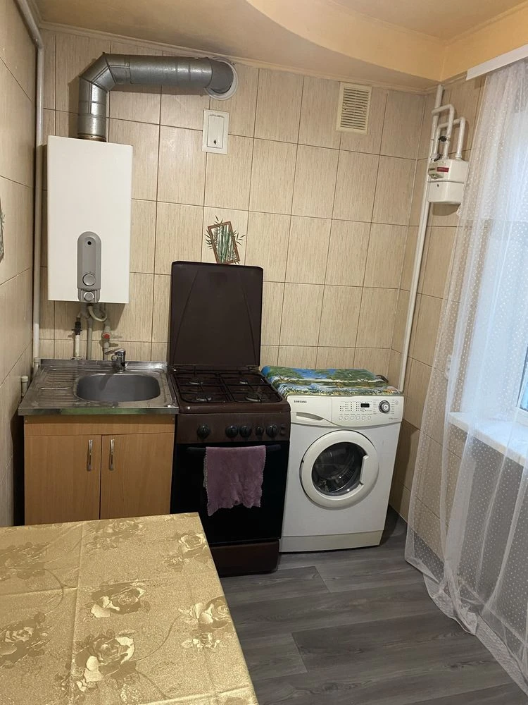 For Sale: 2-room apartment in the Ukraine district