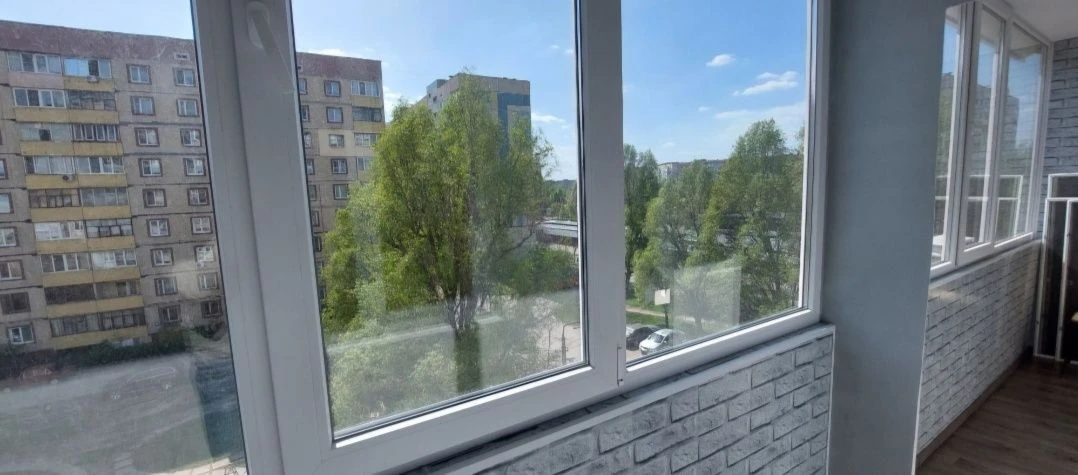 Продається 2-кімнатна квартира з ремонтом на Левому березі, 11-й мікрорайон.