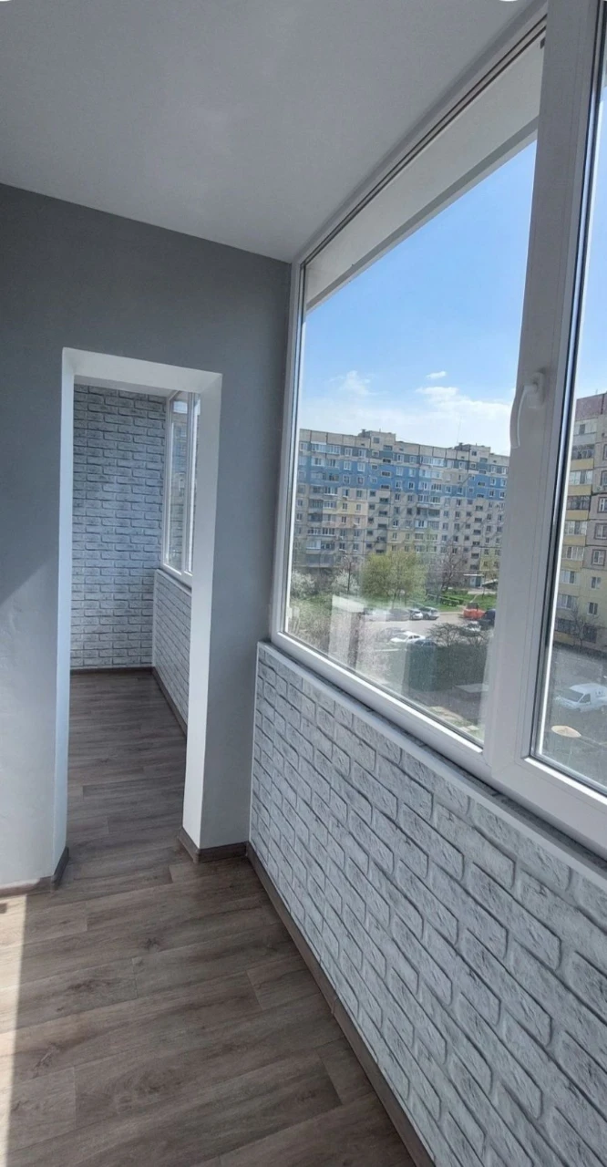 Продається 2-кімнатна квартира з ремонтом на Левому березі, 11-й мікрорайон.