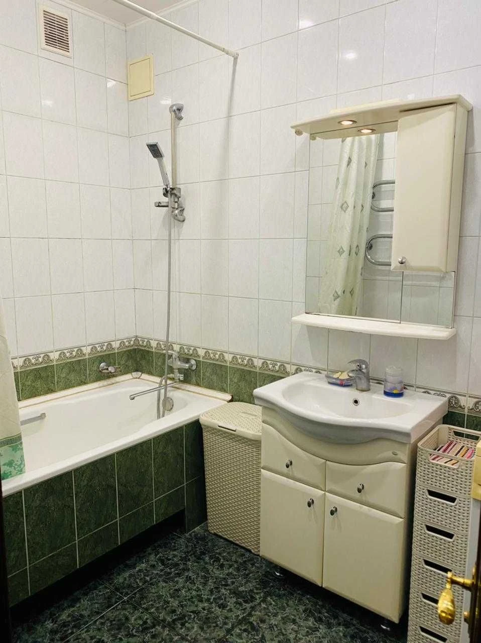 4-room apartment on G. Romanova Center