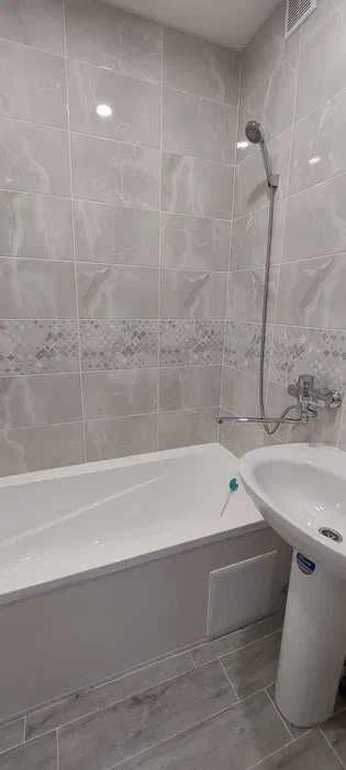 Продам 2-кімнатну квартиру. 11 мікрорайон. Лівий берег.