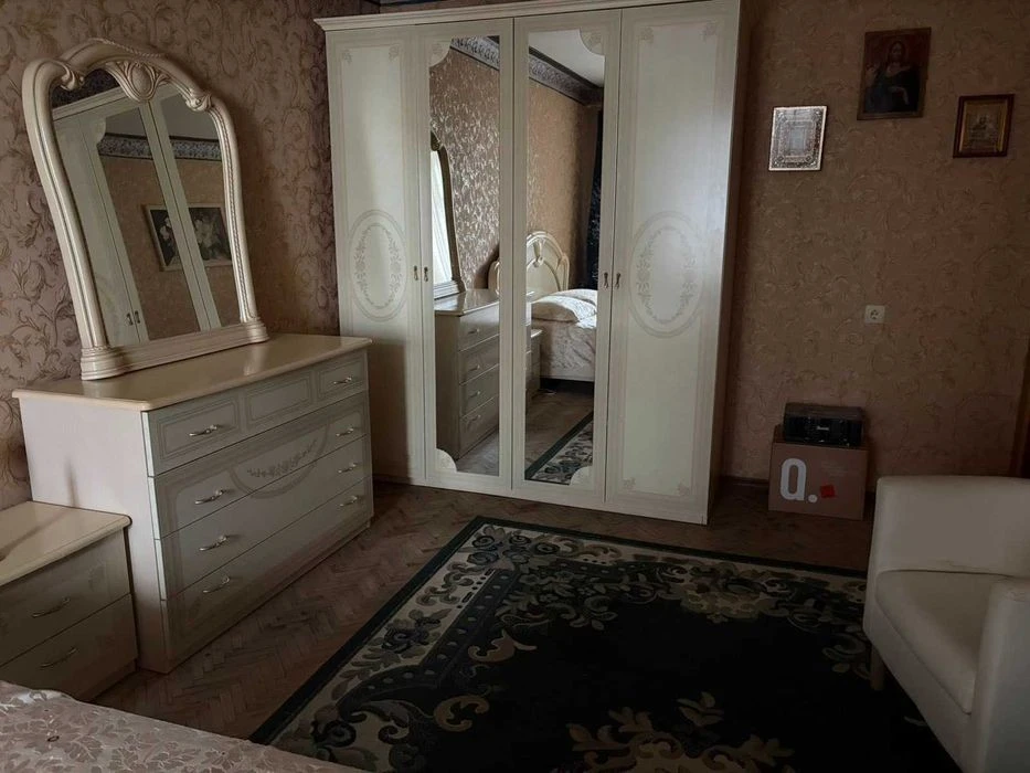 3-room apartment for sale Pechersk Boulevard Mykola Mikhnivs