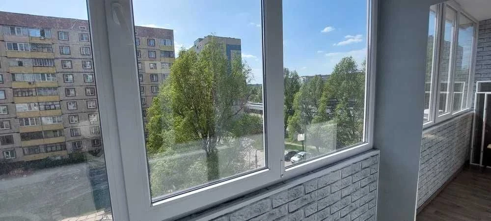 Продам 2-кімнатну квартиру. 11 мікрорайон. Лівий берег.