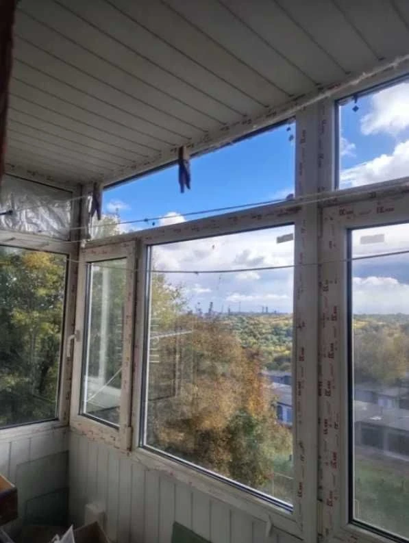 For Sale: 3-room apartment with AE, "Restoration", voucher.