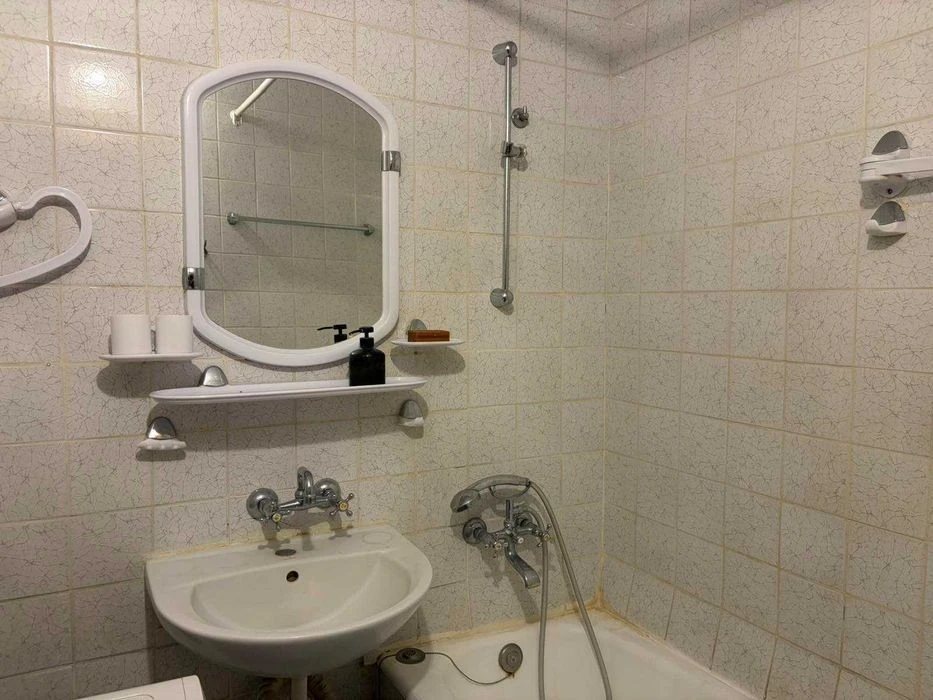 3-room apartment for sale Pechersk Boulevard Mykola Mikhnivs