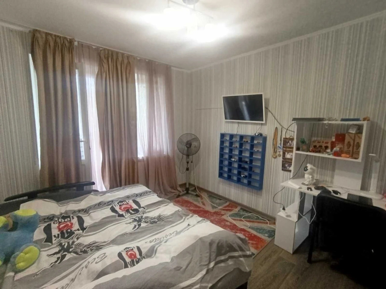 For Sale 4-bedroom apartment in Dneprostroi