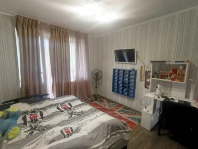 For Sale 4-bedroom apartment in Dneprostroi