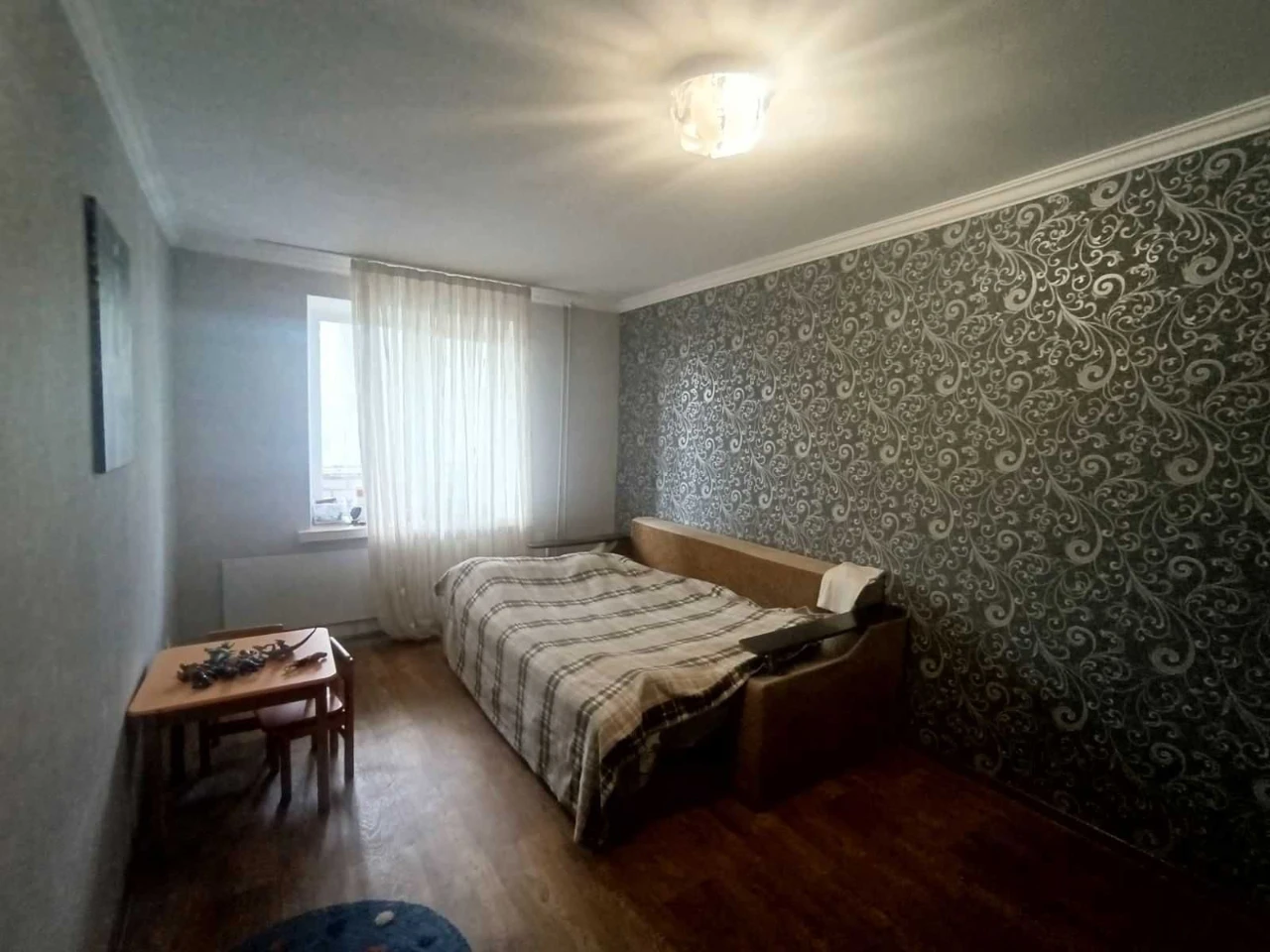 For Sale 4-bedroom apartment in Dneprostroi