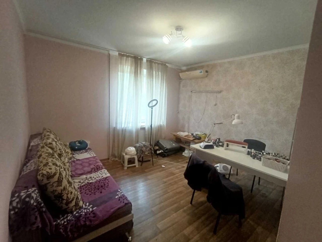 For Sale 4-bedroom apartment in Dneprostroi