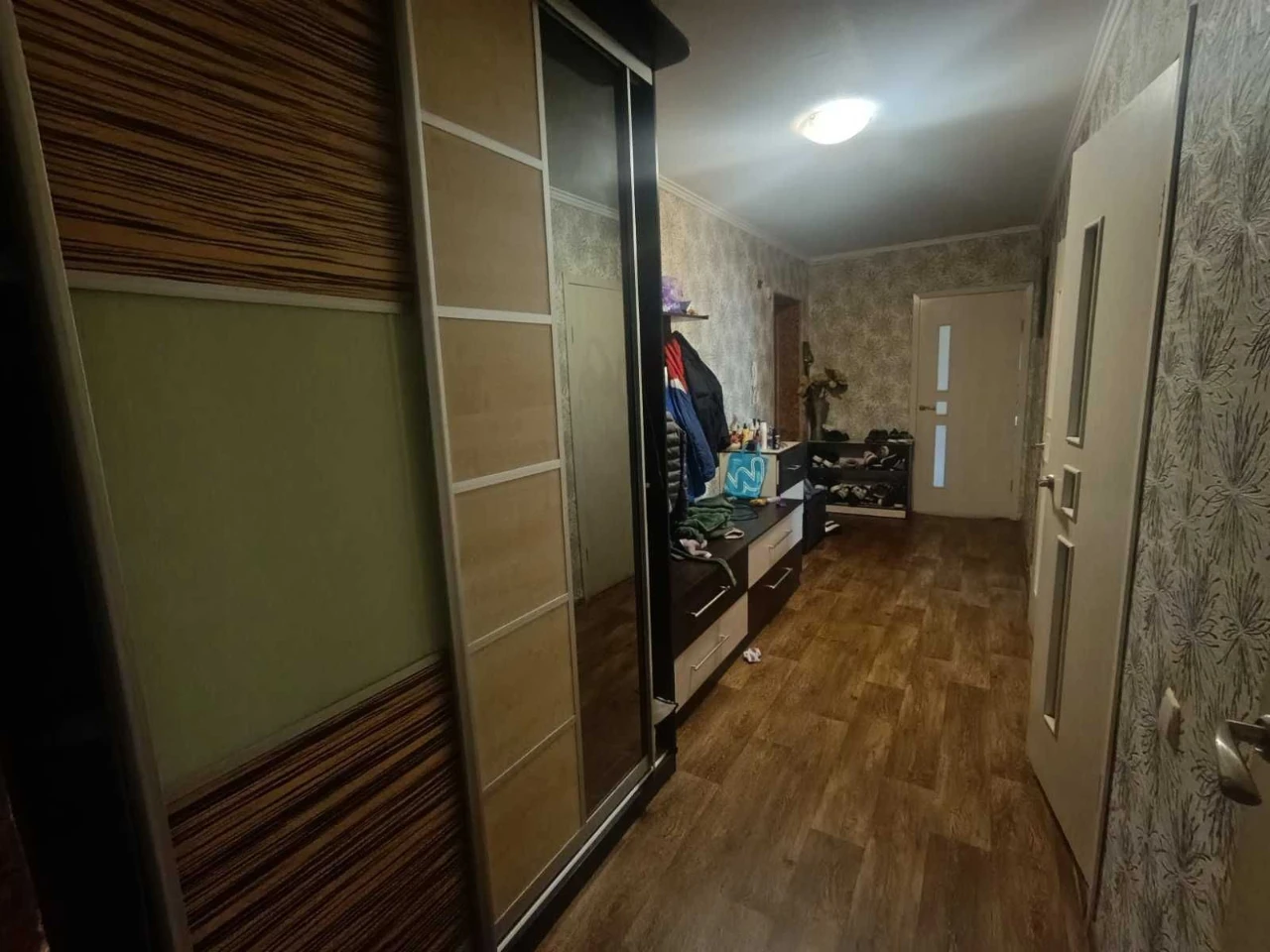 For Sale 4-bedroom apartment in Dneprostroi