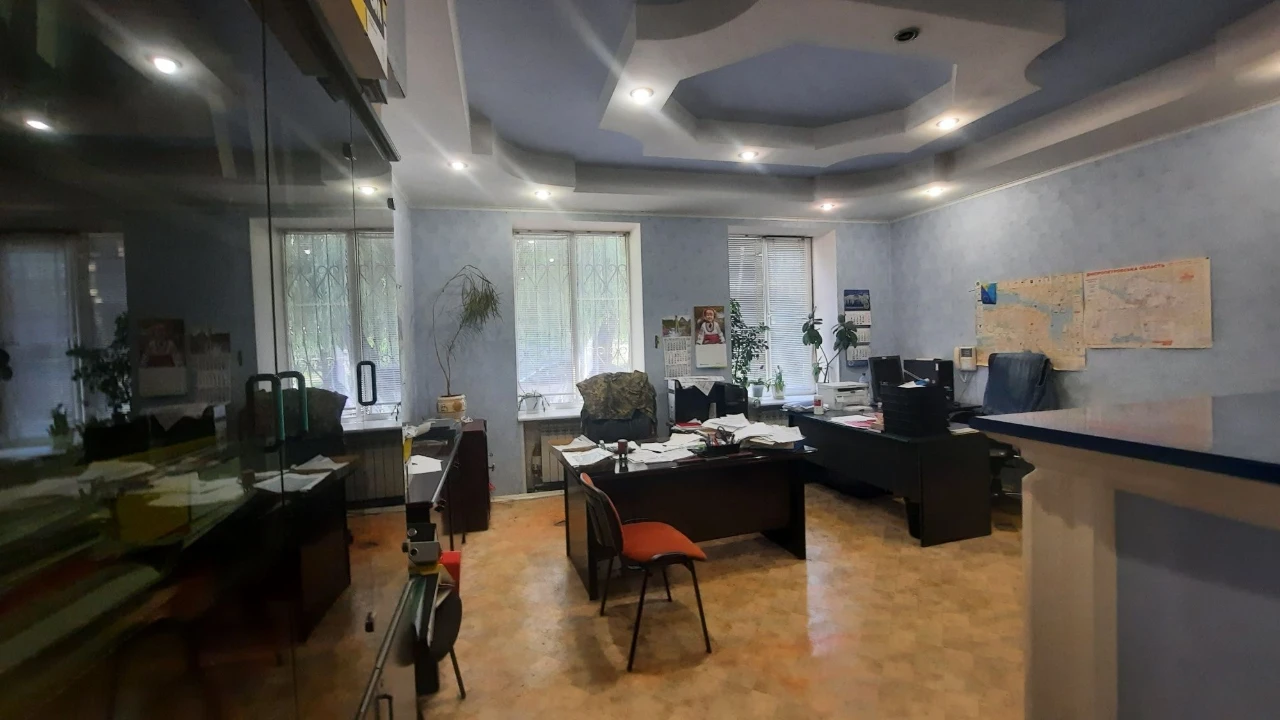 Продається 4-кімнатна квартира в центрі, сталінська, 40000$