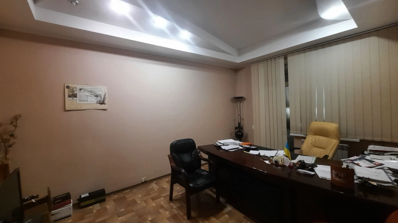 Продається 4-кімнатна квартира в центрі, сталінська, 40000$
