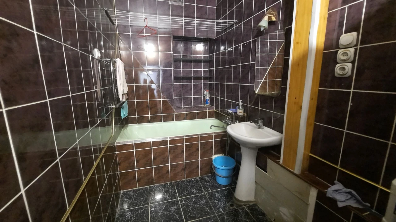 Продається 4-кімнатна квартира в центрі, сталінська, 40000$