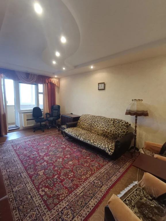 For Sale: 3 rooms, left bank, voucher, certificate