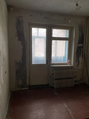 Продам 3х ком на Л/Б 10 Мкр , можно под бизнес