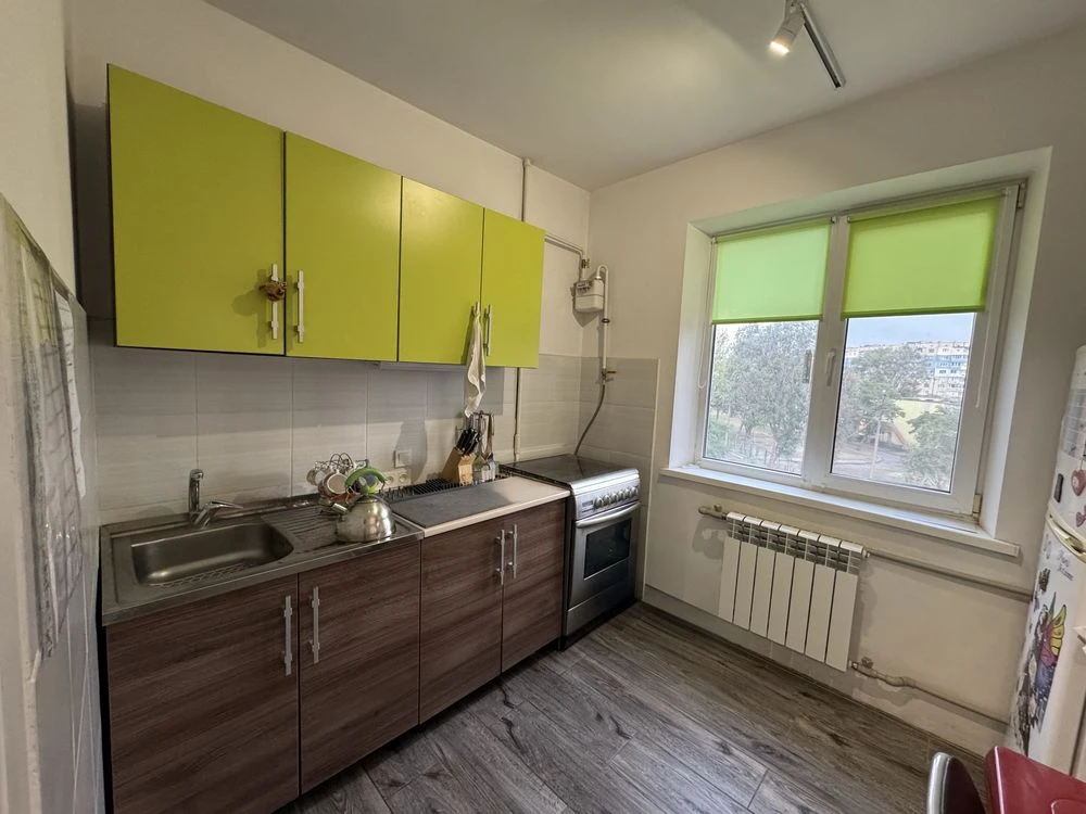 For Sale: 4-room apartment, Left Bank, 10th microdistrict with a view of the Dnipro, Fully furnished